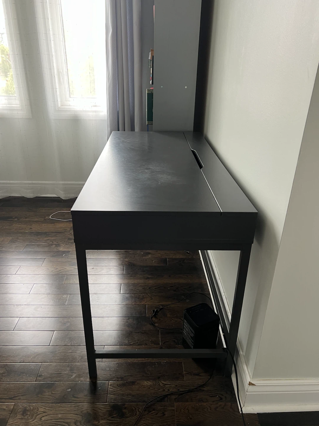 Desk with 2 large drawers. - photo 3