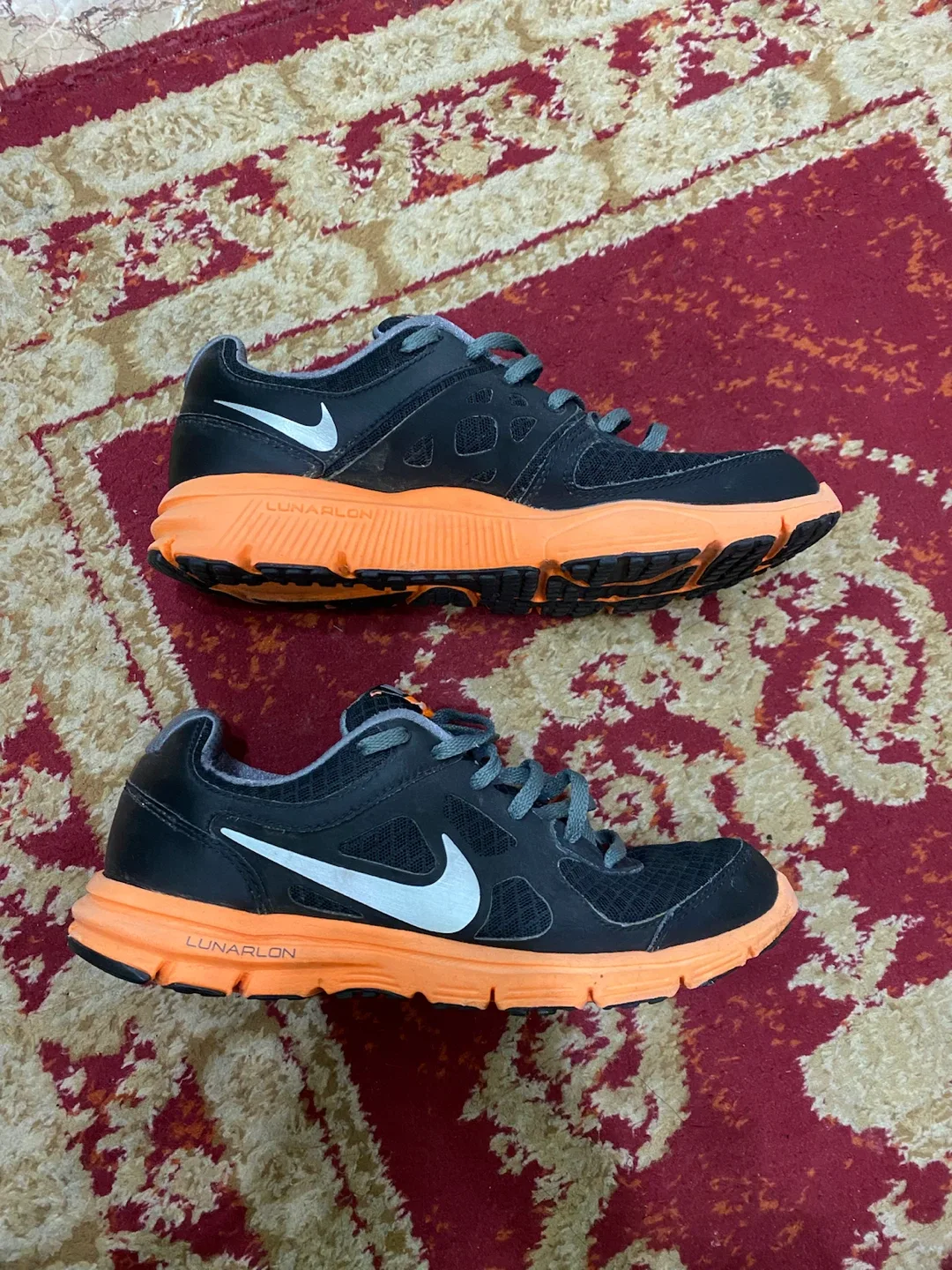 Nike Shoes (like new) US women size 7 / EU size 38.5 - photo 2