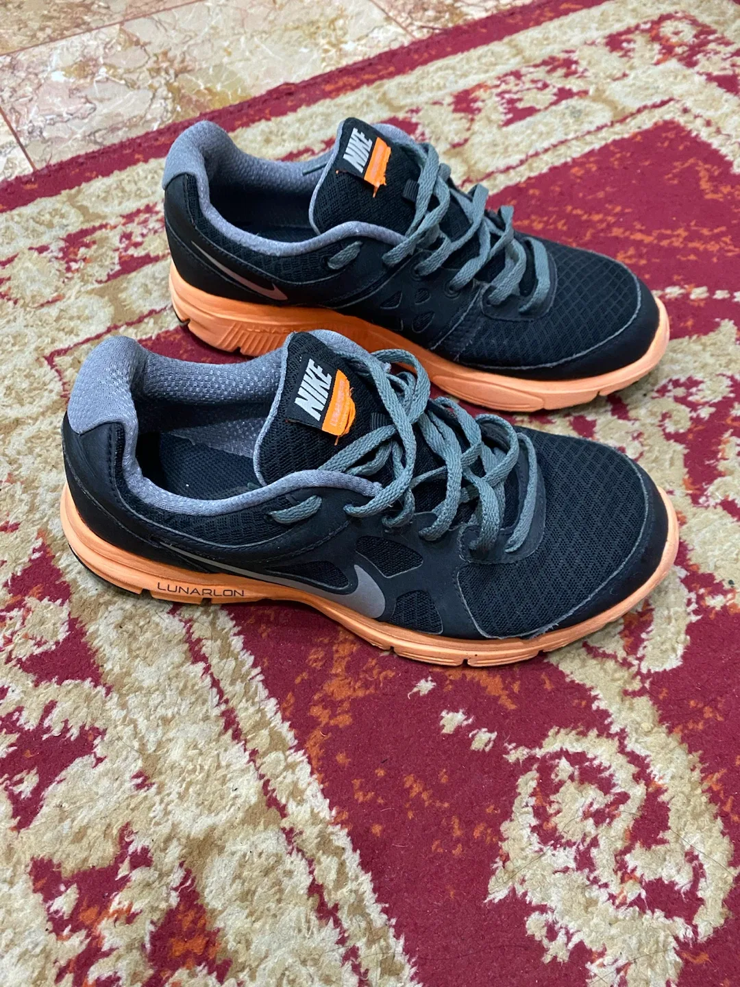 Nike Shoes (like new) US women size 7 / EU size 38.5 - photo 5