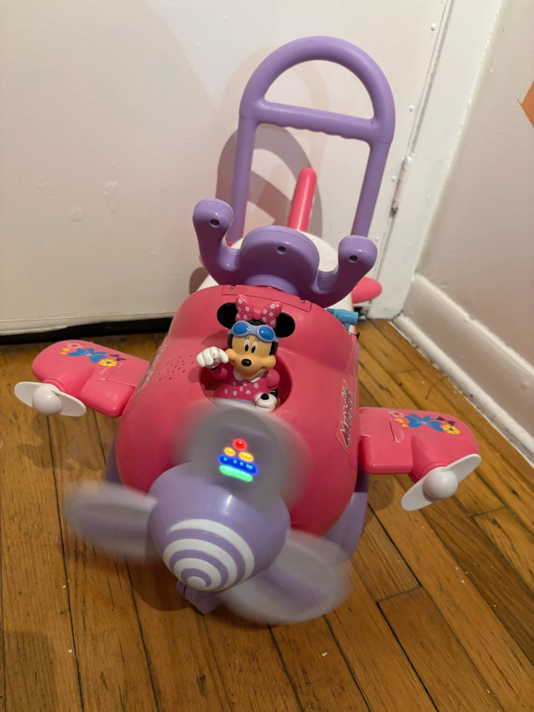 Disney Minnie Mouse Airplane Ride-On - photo 2