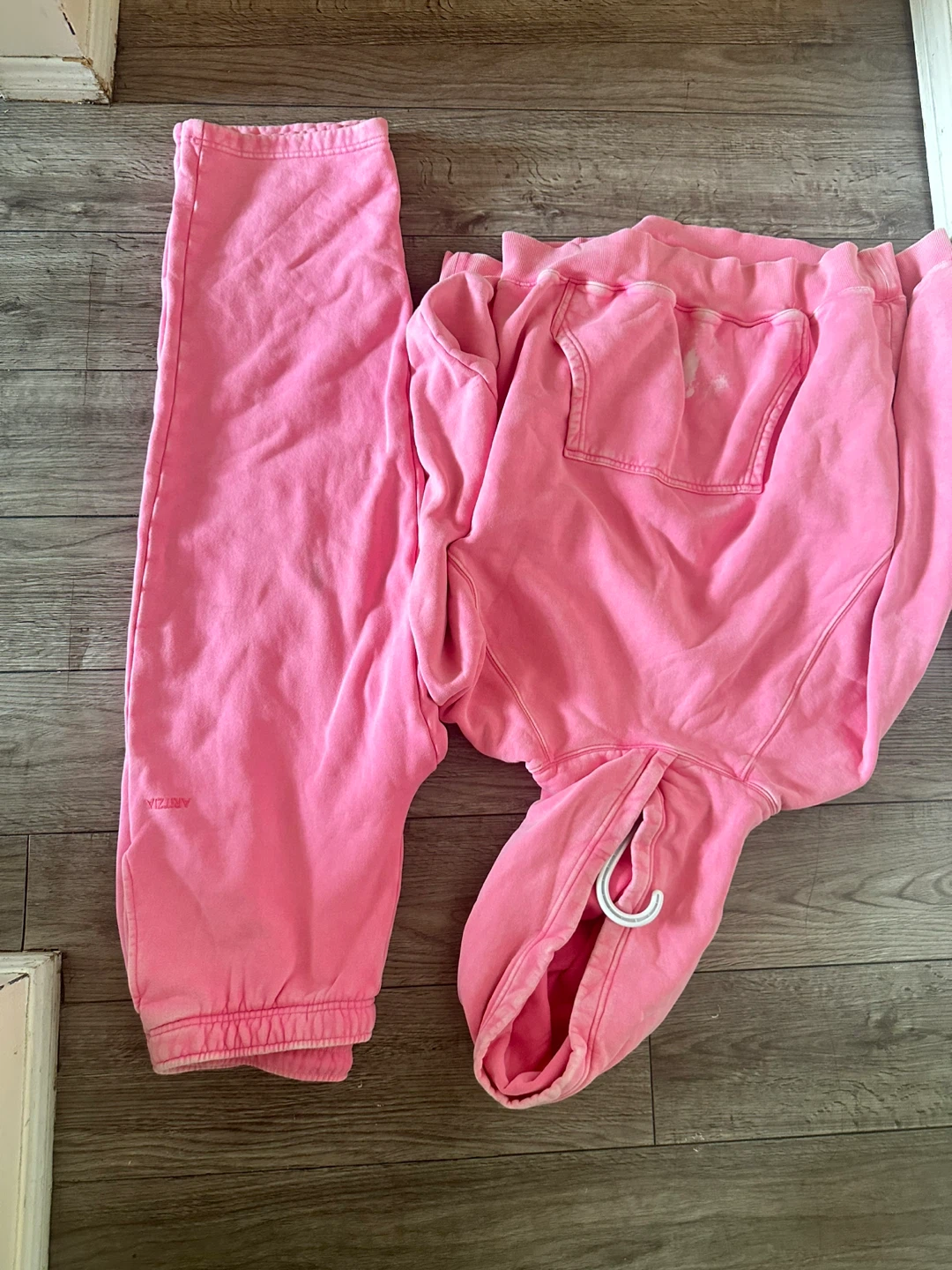 Aritzia Pink Sweatshirt and Joggers Set - photo 2