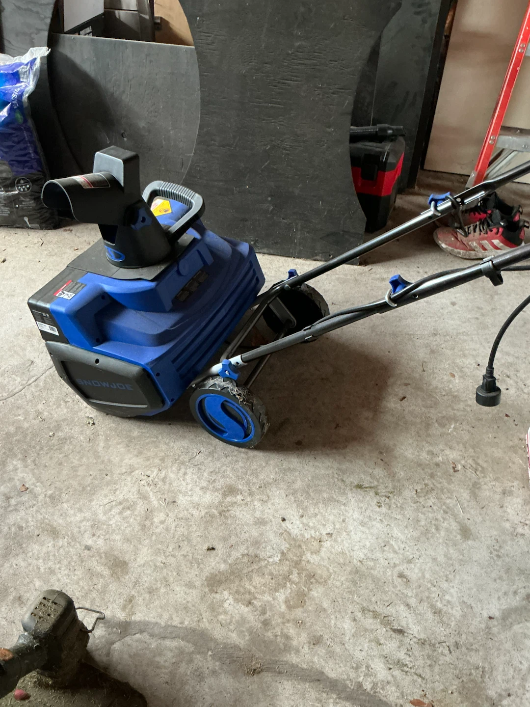 Snow Joe electric snow blower - photo 4