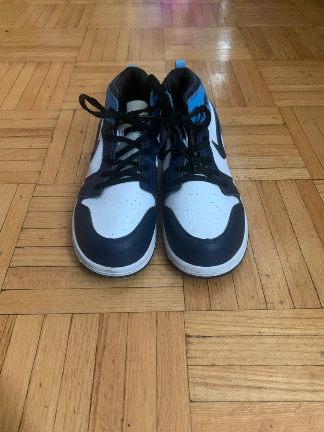 Nike Air Jordan 1 Mid - photo 2