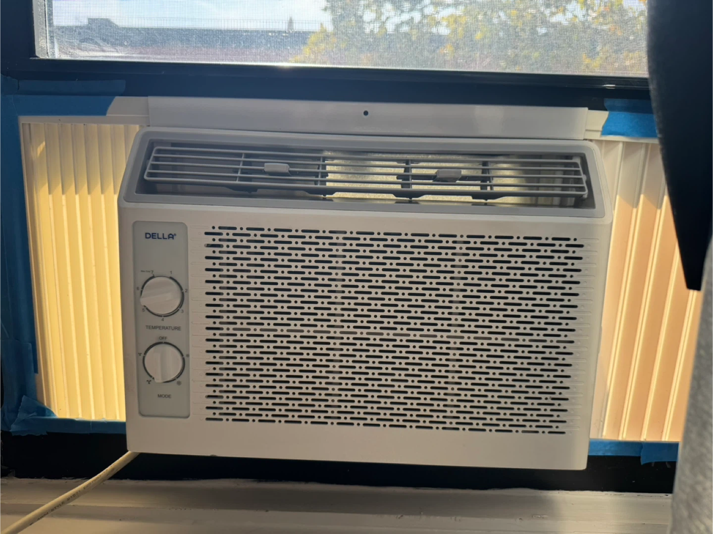 Della Window Air Conditioner - photo 2