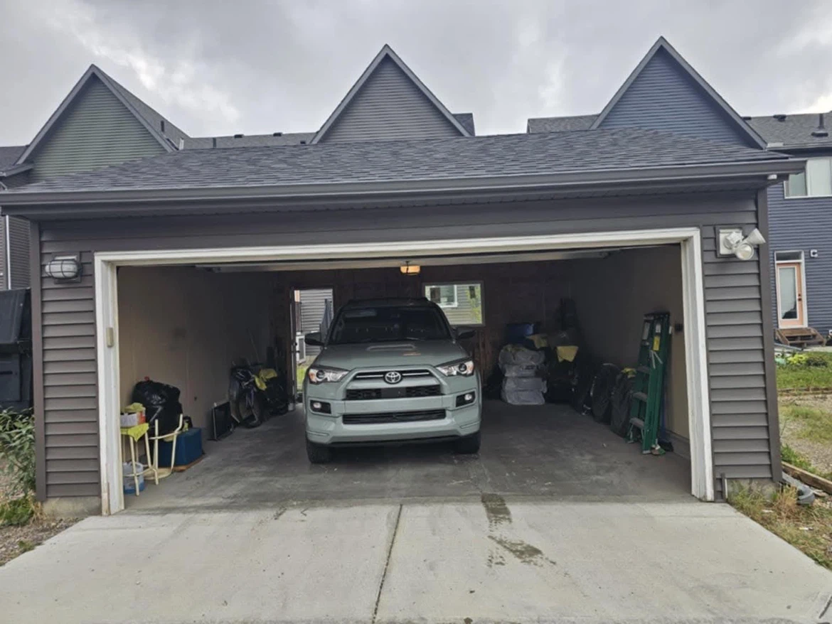 Double Garage for rent in savanna N.E.Calgary - photo 2