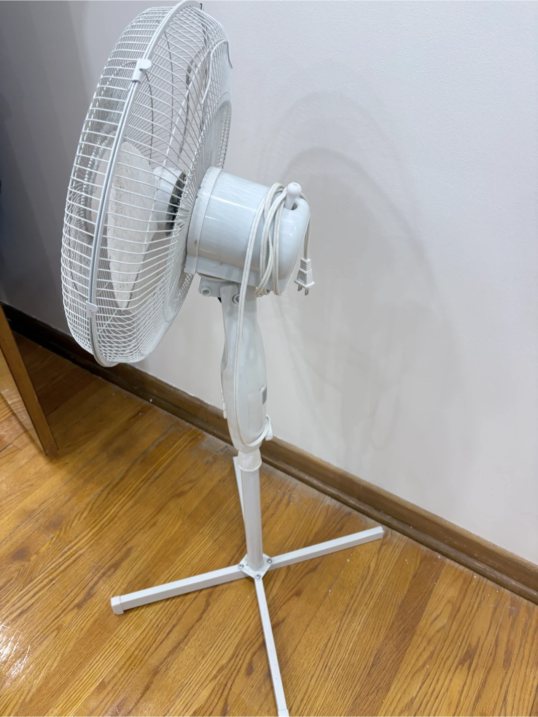 16-inch White Stand Fan - photo 2