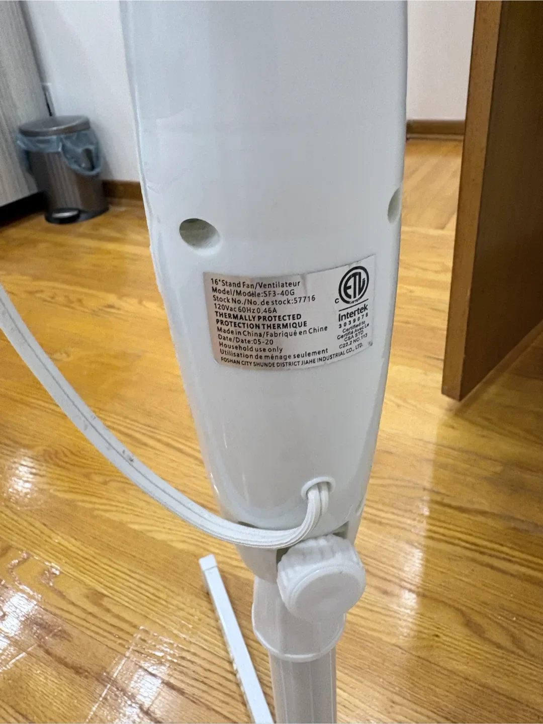16-inch White Stand Fan - photo 3
