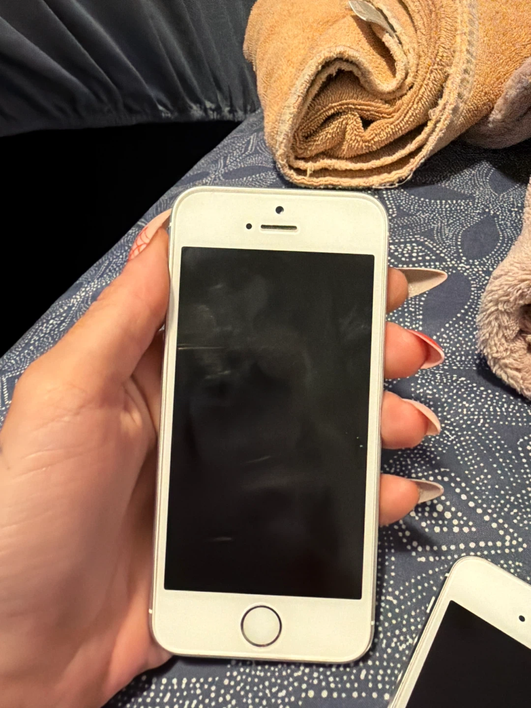 Two Apple iPhone 5s Smartphones - photo 3