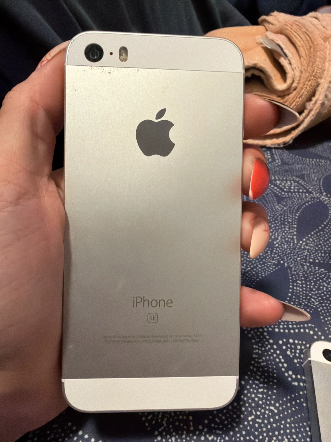 Two Apple iPhone 5s Smartphones - photo 4