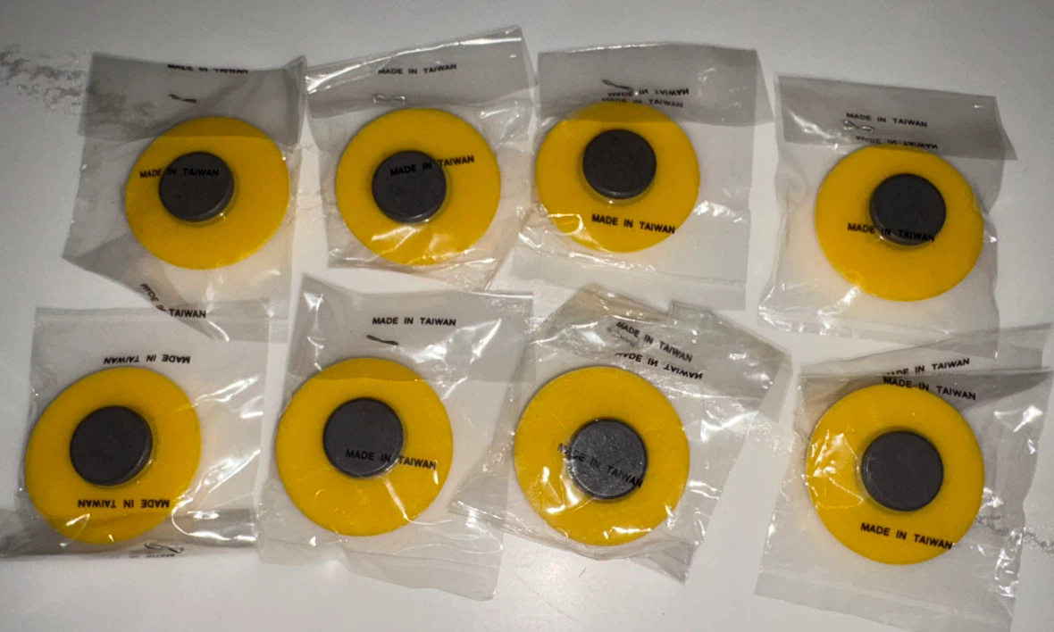 Vintage old stock Set of 8 Smiley Face Magnets - photo 2