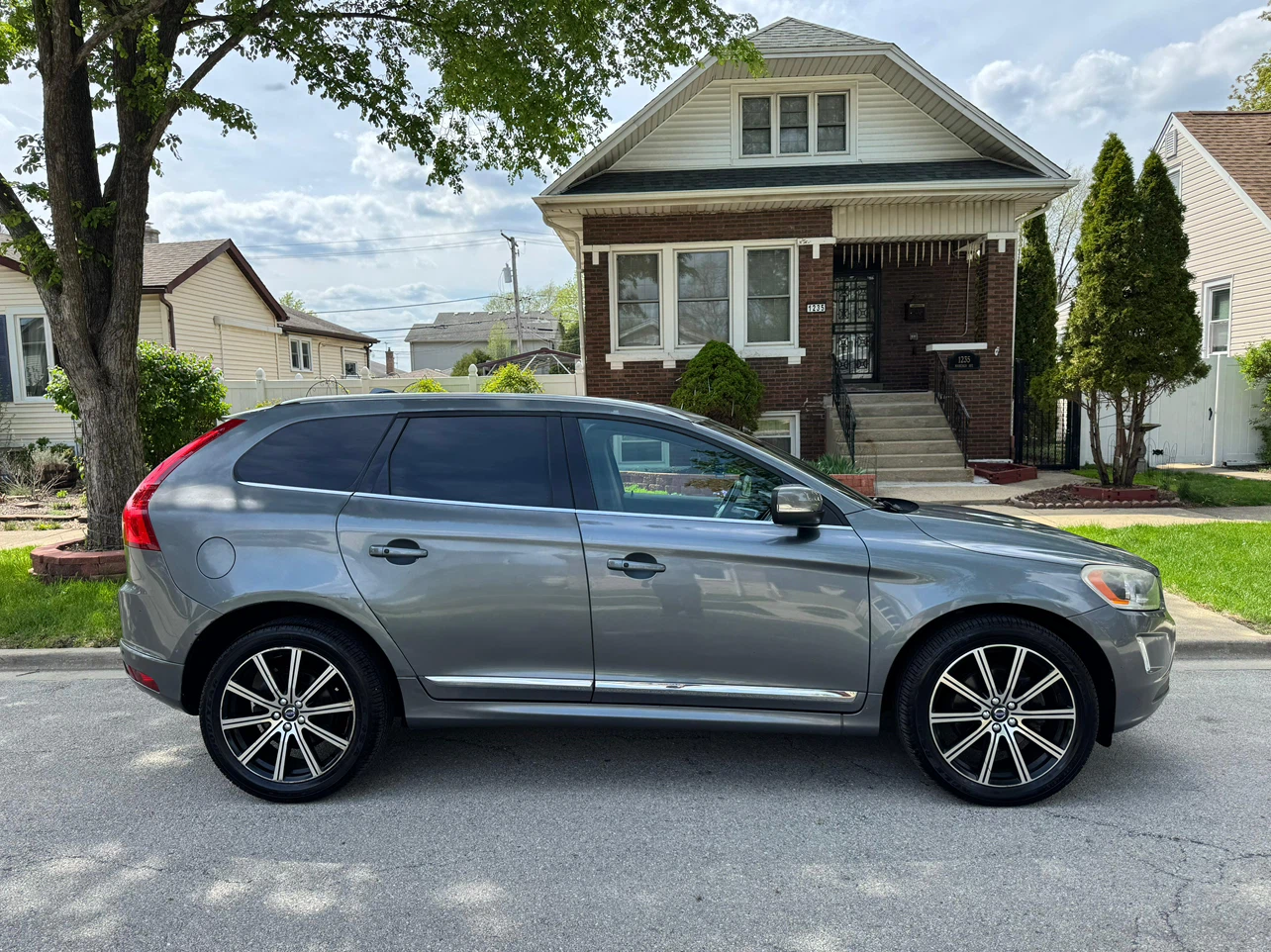 2016 Volvo XC60 Gray SUV - photo 2