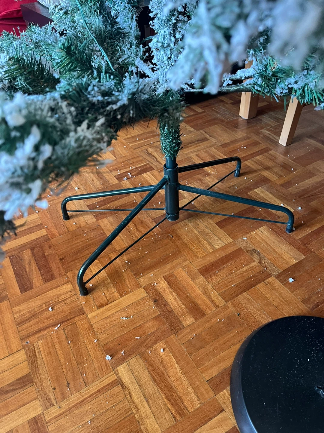 Flocked LED Pre- Lit Tree - 7ft - photo 4
