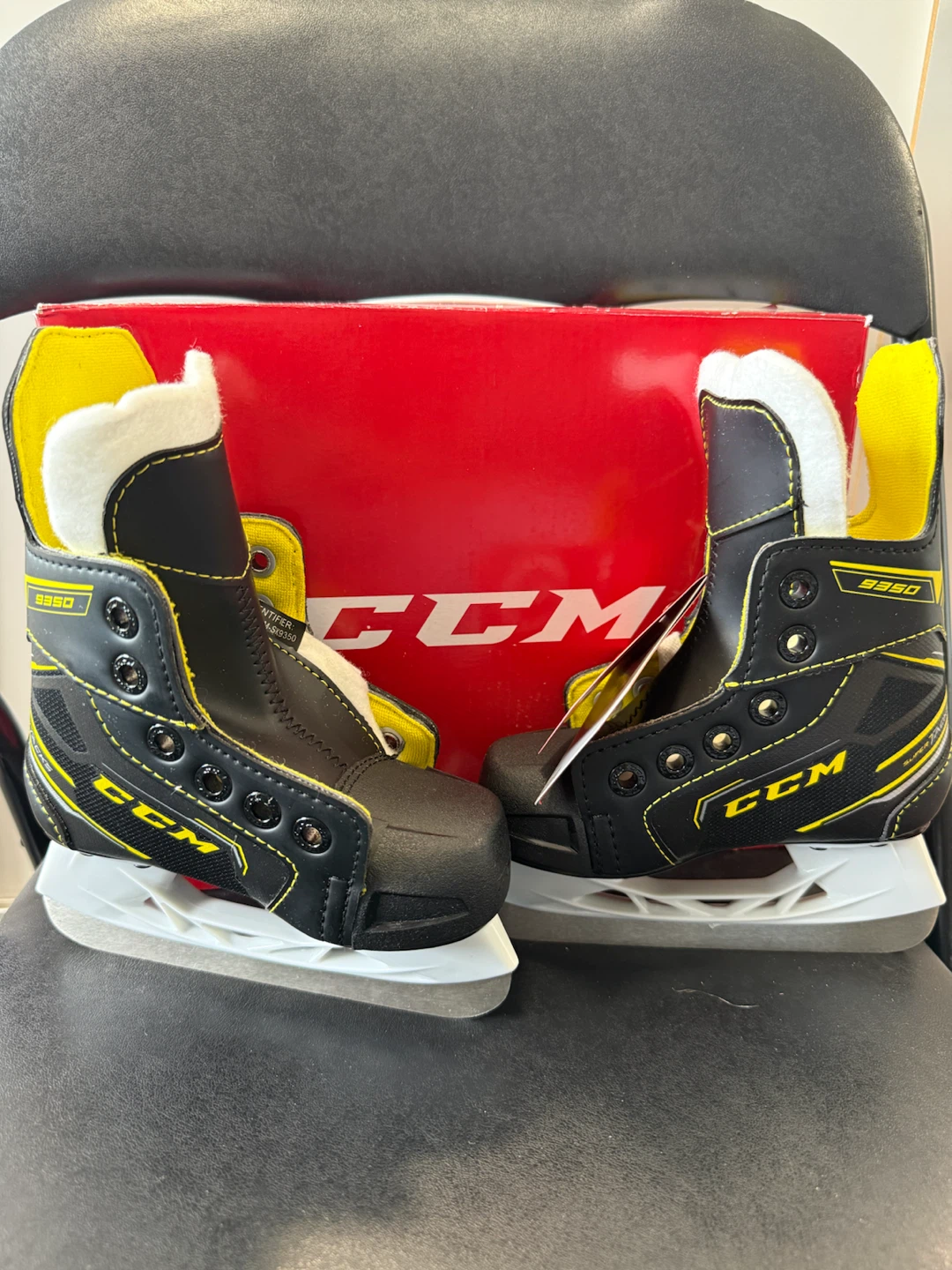 CCM Tacks 9350 Youth Skates Size 7 YT