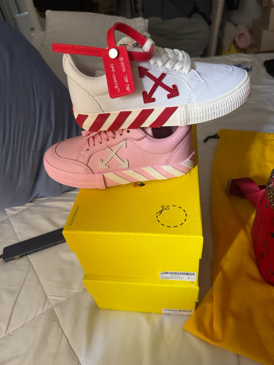 Off-White Kids Low Vulcanized Sneakers Size 32