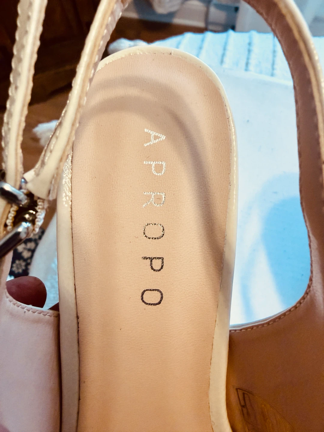 Souliers neufs • new shoes - photo 3