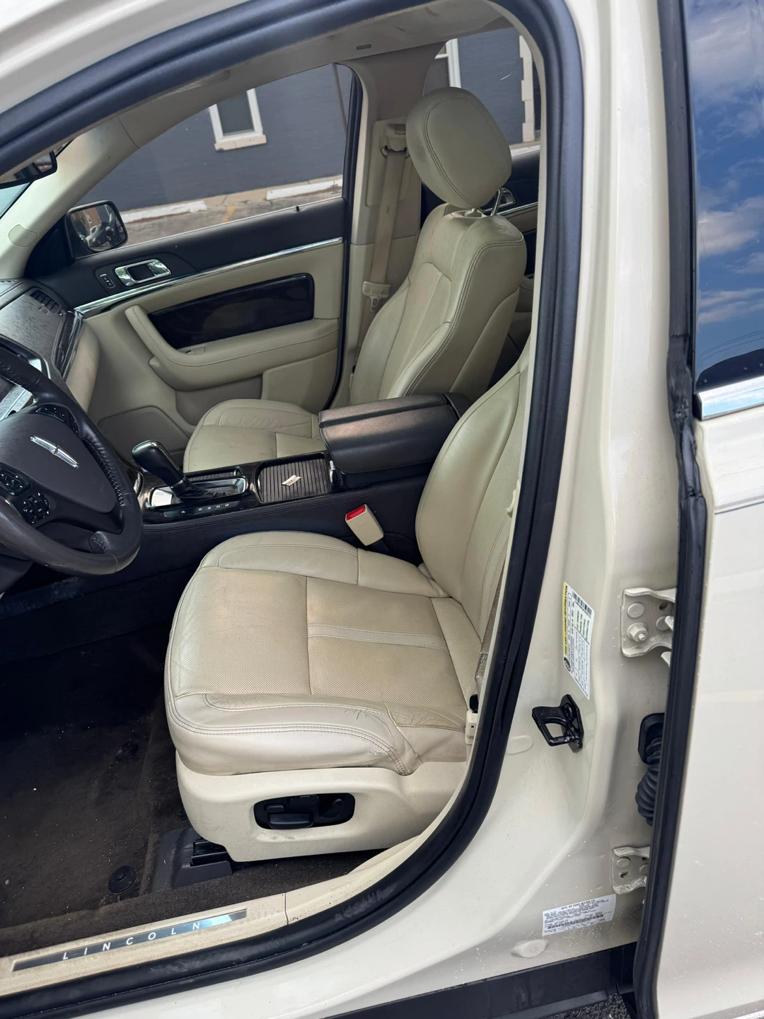 2014 Lincoln MKS Sedan - photo 5