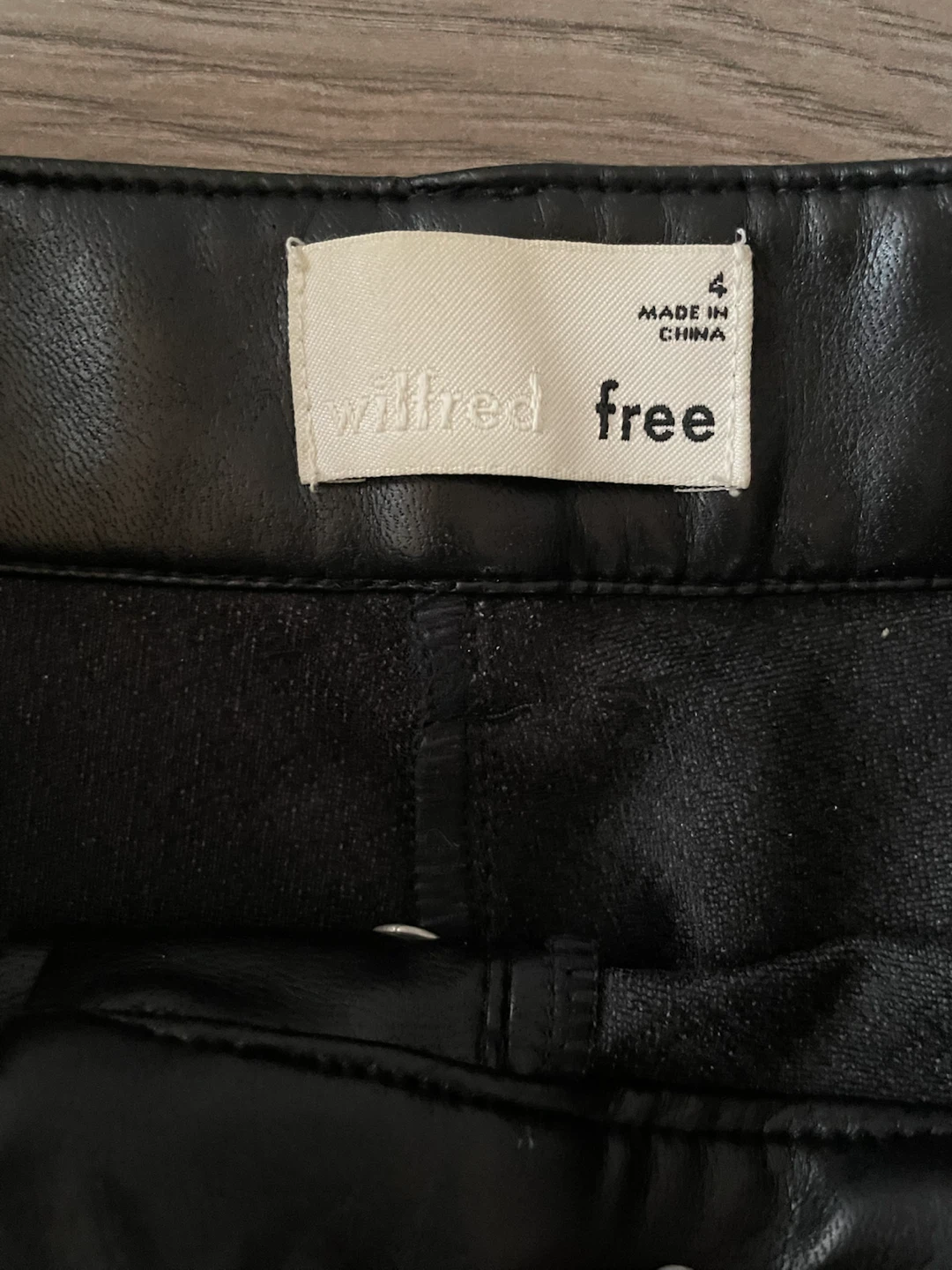 Wilfred Free Black Faux Leather Modern Cargo Pants Size 4 - photo 4
