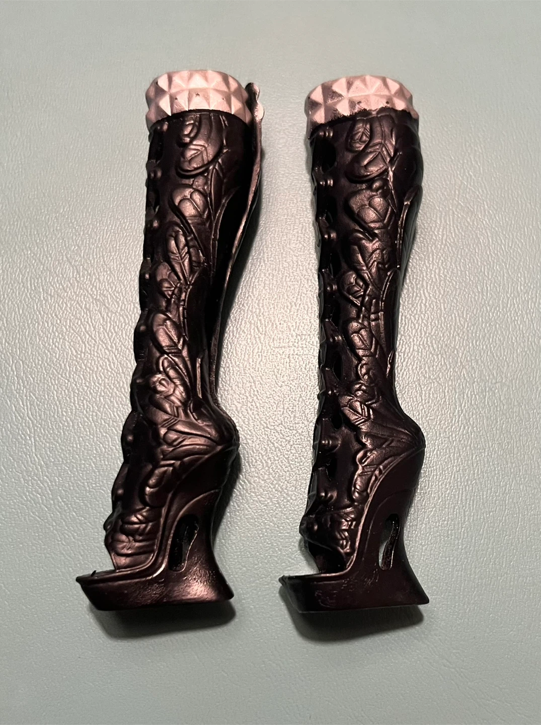 Ever After High Raven Queen Legacy Day Boots - photo 2