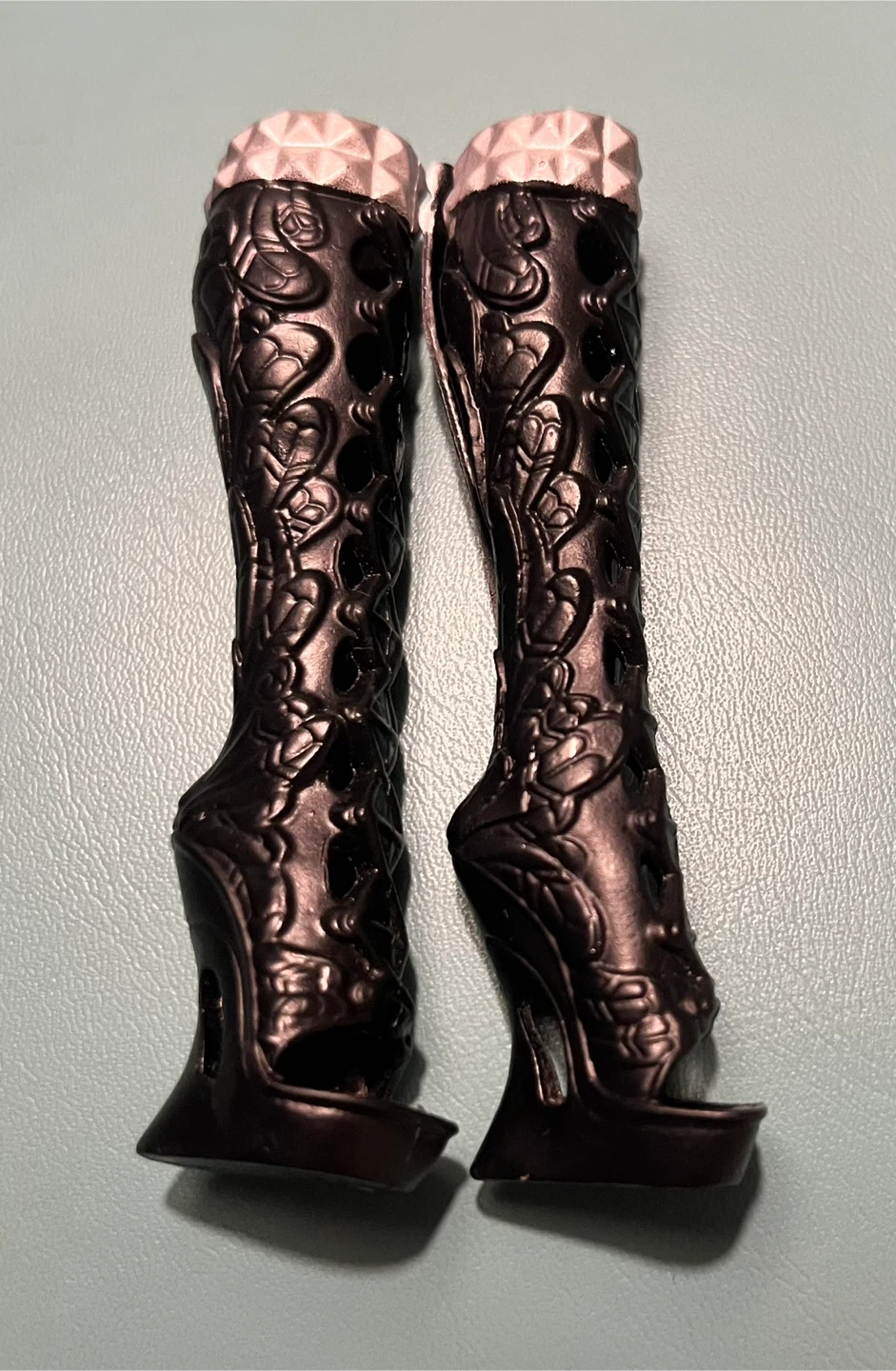 Ever After High Raven Queen Legacy Day Boots - photo 3