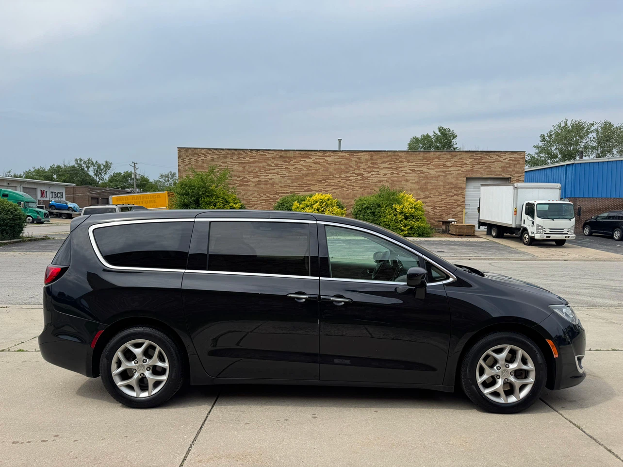 2018 Chrysler Pacifica Minivan - photo 2