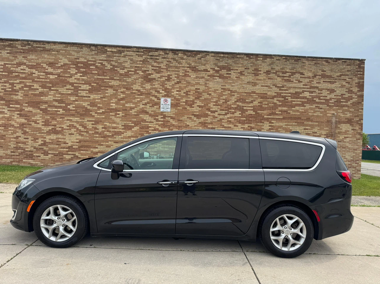 2018 Chrysler Pacifica Minivan - photo 3
