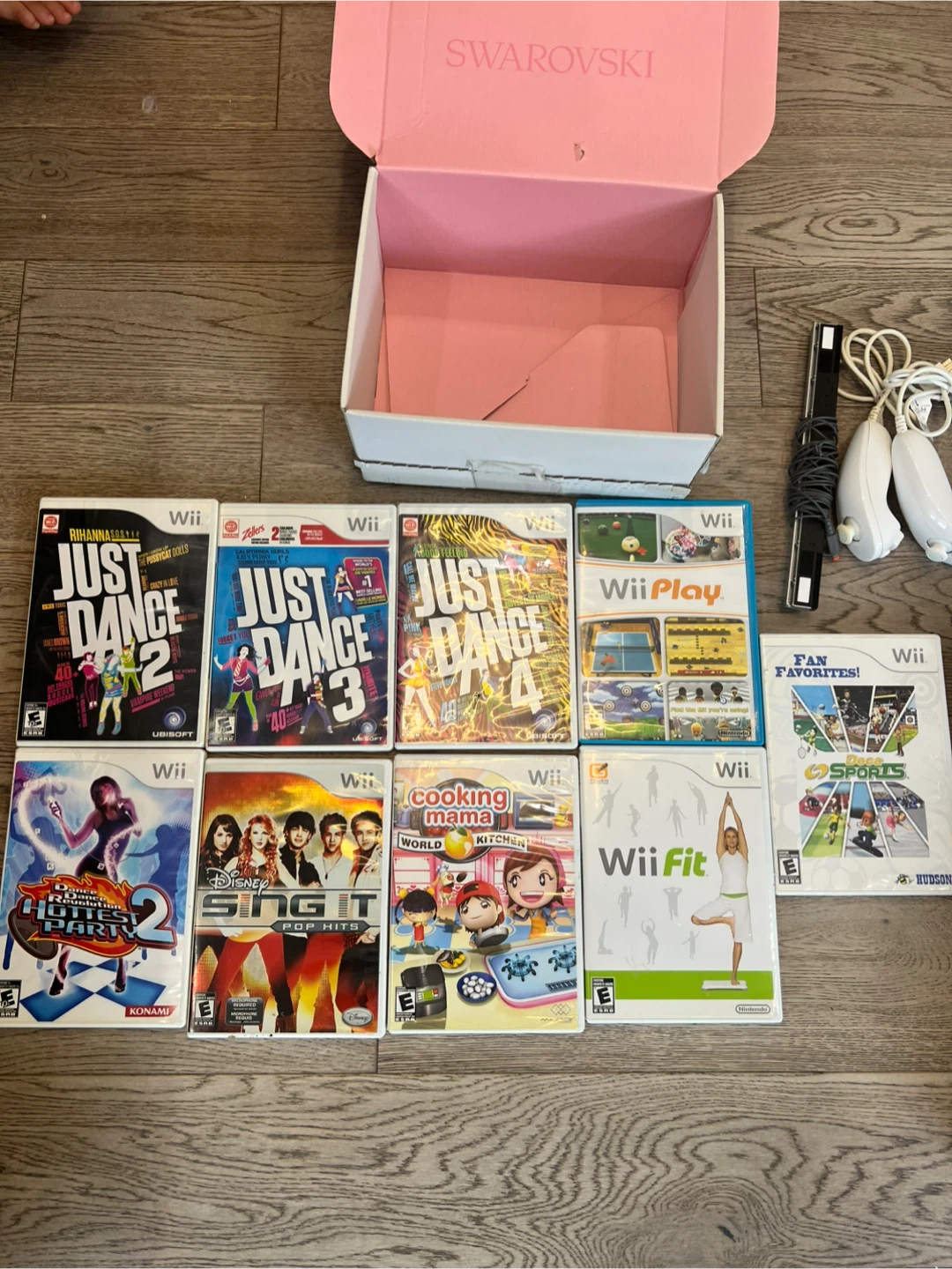 Nintendo Wii Console Bundle with Controllers and 9 Games - photo 2