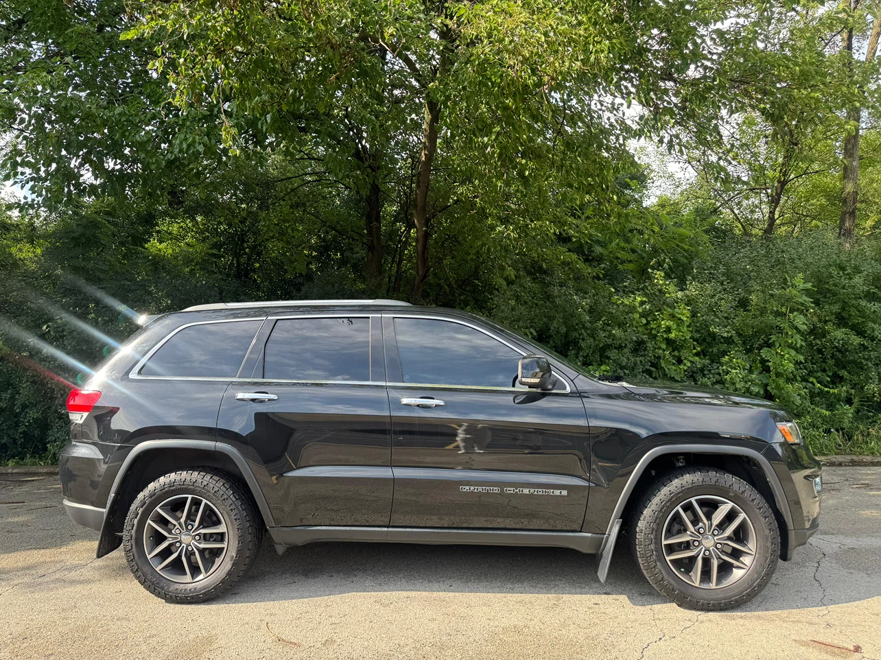 2018 Black Jeep Grand Cherokee 4x4 - photo 2