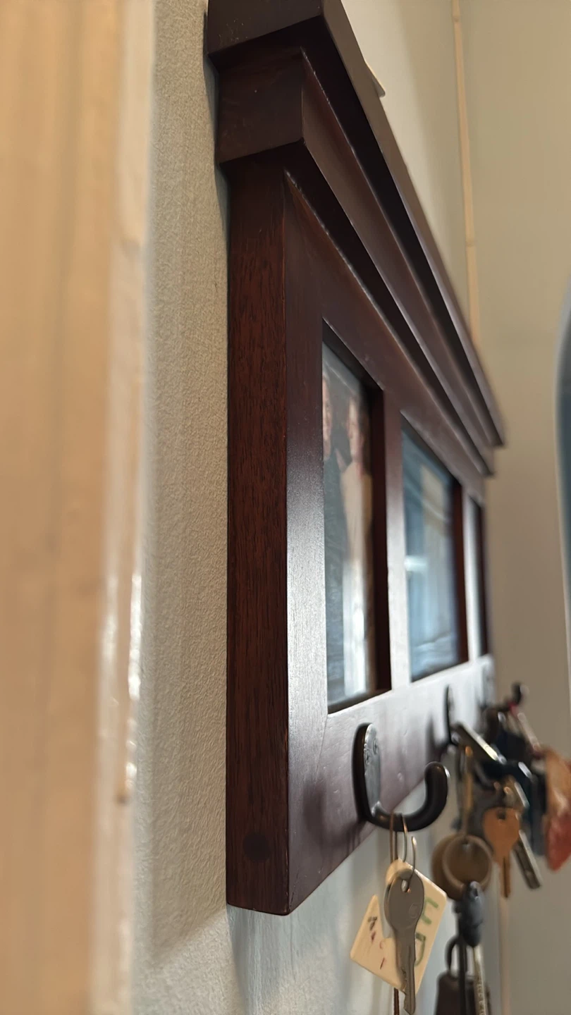 Wall-Mounted Wooden Key Holder with Picture Frames
