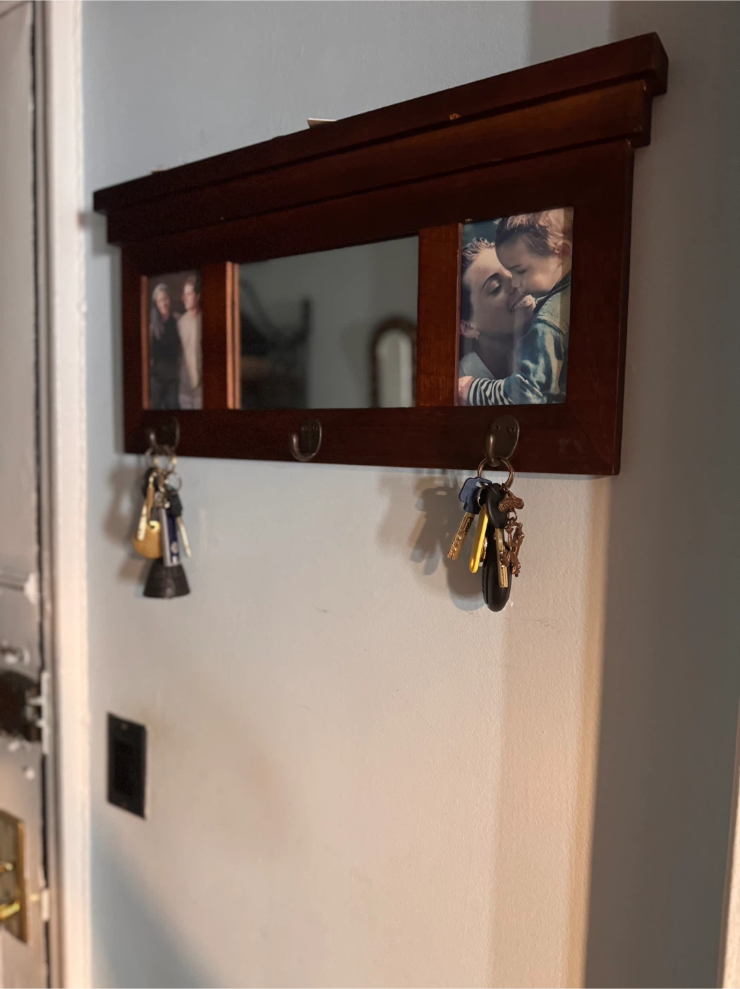 Wall-Mounted Wooden Key Holder with Picture Frames - photo 2