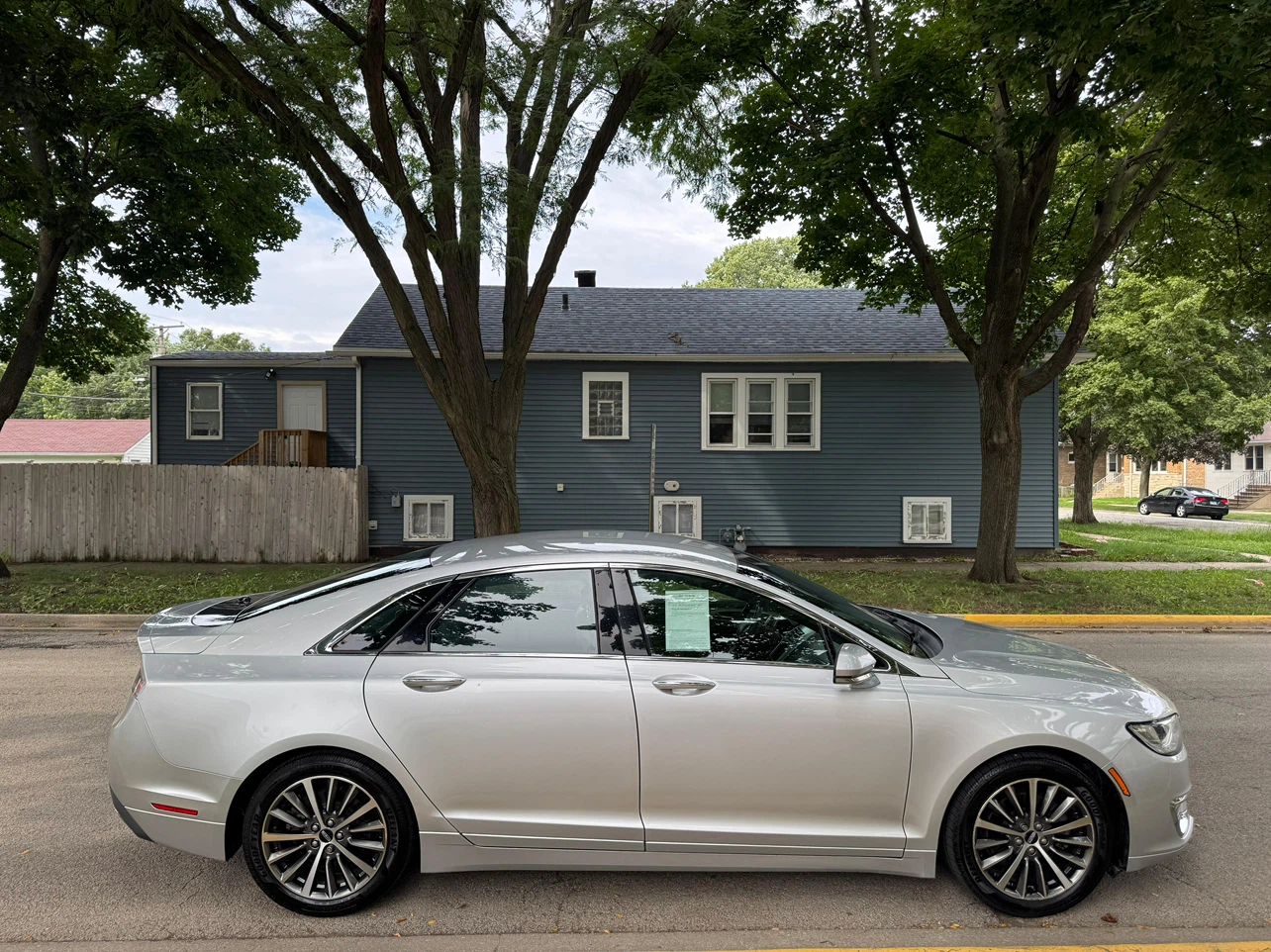 2017 Lincoln MKZ Hybrid Sedan - photo 3