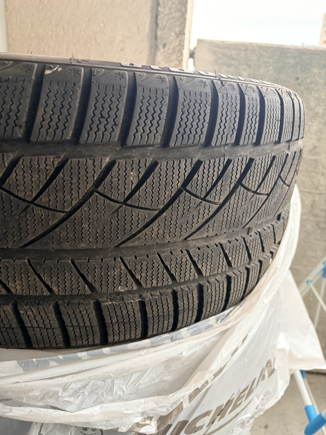 Winter Tire Mustang 255/40R19