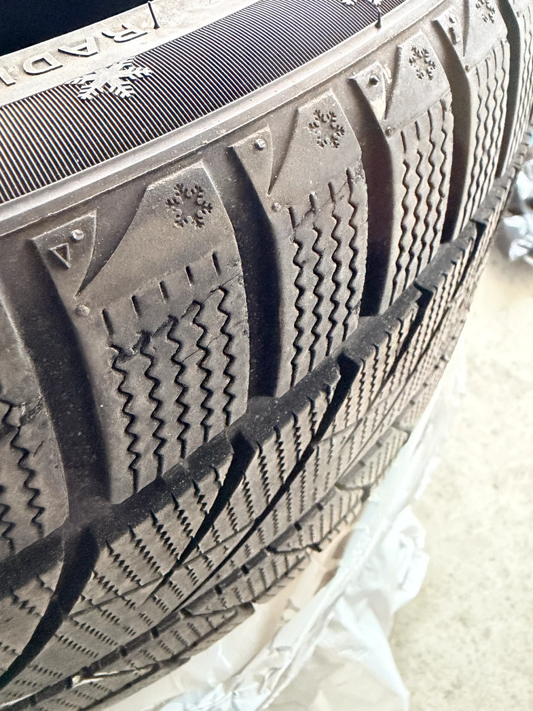 Winter Tire Mustang 255/40R19 - photo 3