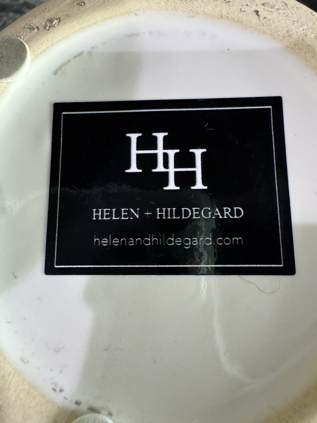 Set of 2 Helen + Hildegard Gold and White Vases - photo 2