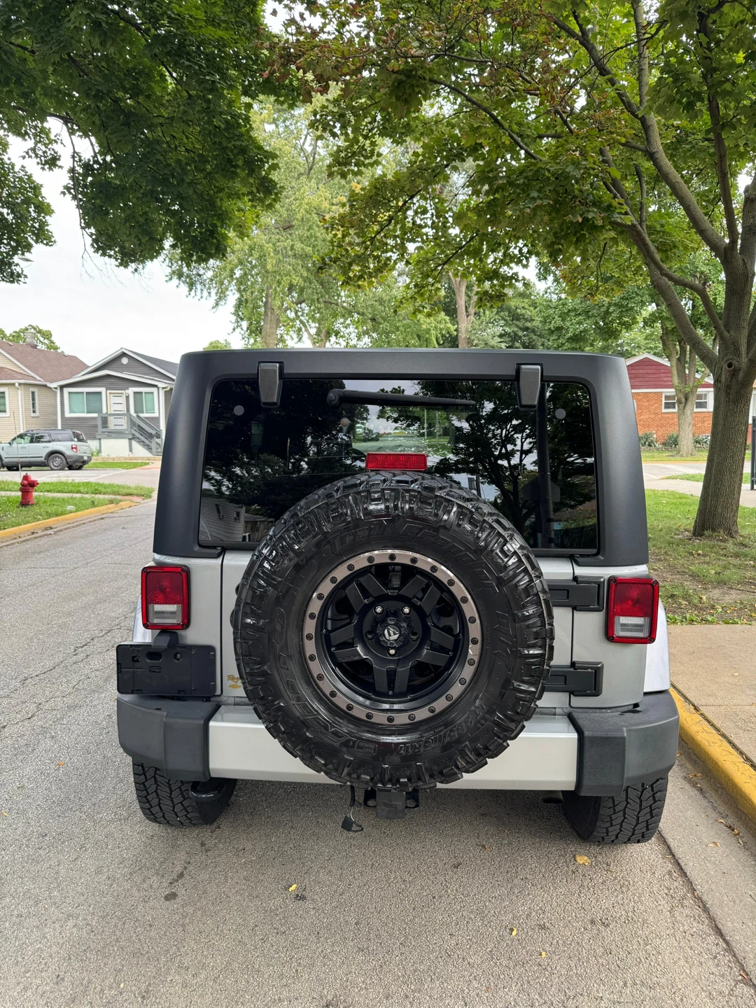 2015 Jeep Wrangler Unlimited Sahara Silver - photo 4