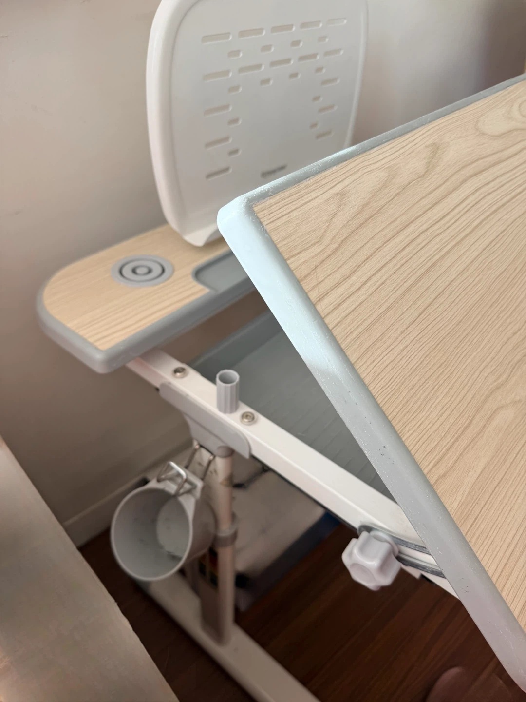 Kids Desk Height Adjustable -Like New - photo 2