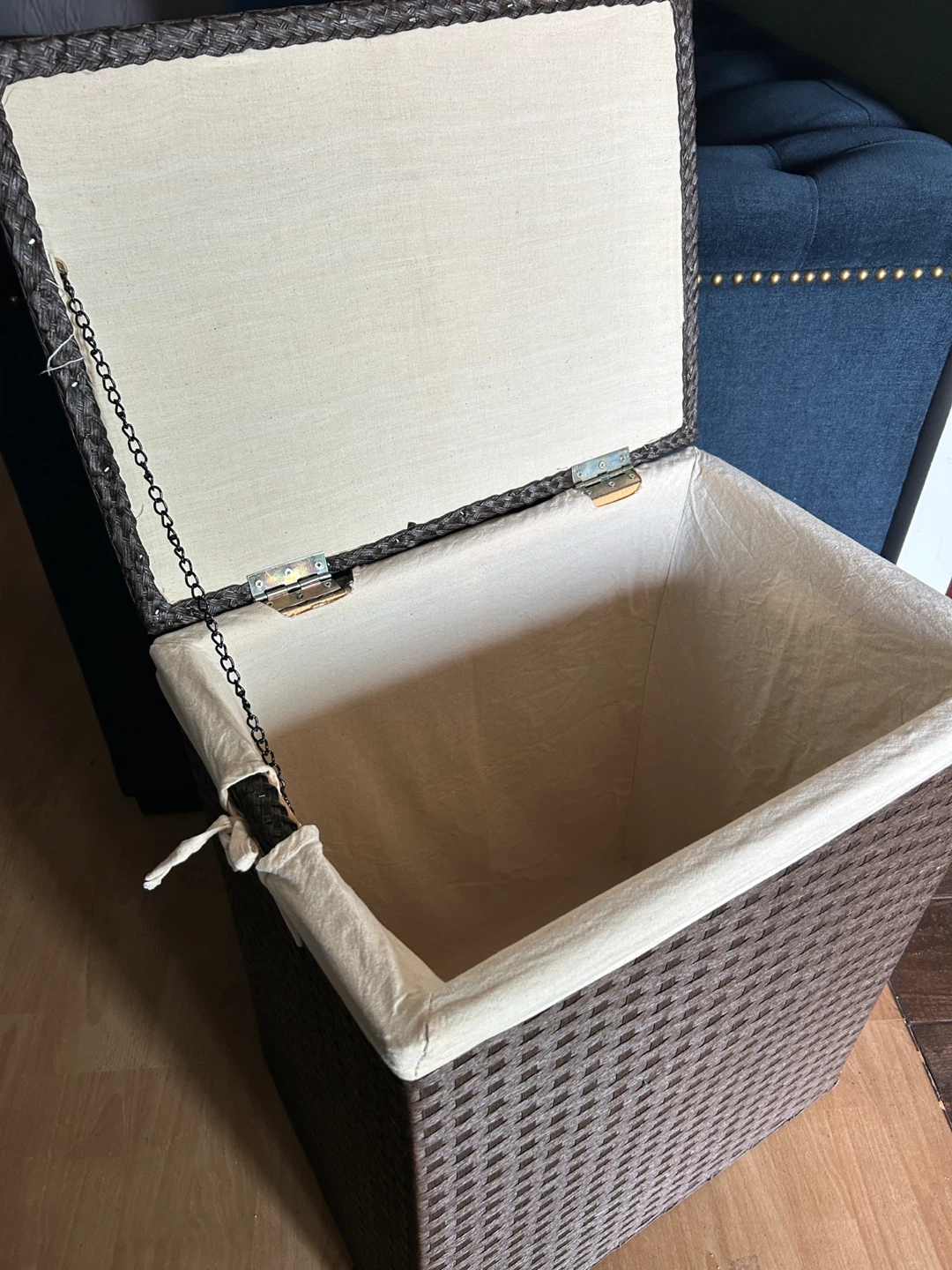 Seville Classics Lidded Foldable Laundry Hamper