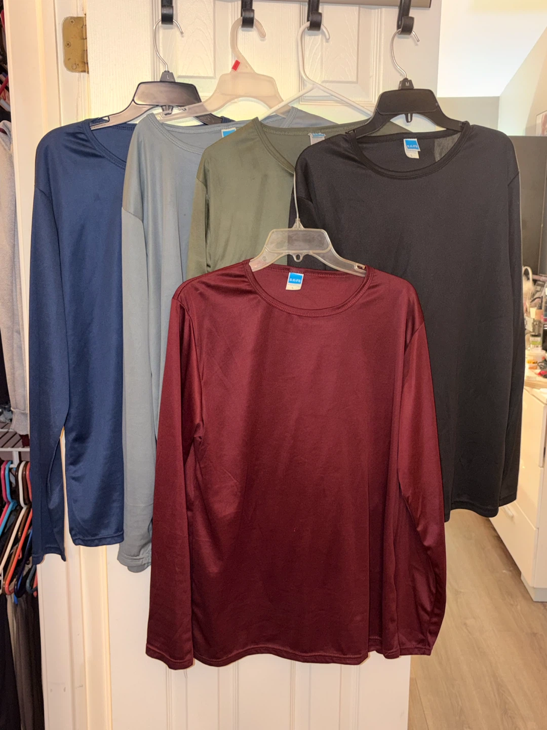 Set of 5 Assorted Long-Sleeve Moisture Wicking T Shirts Large - photo 3