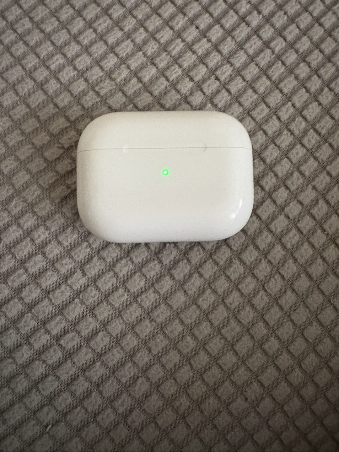 Apple AirPods Pro Wireless Charging Case - photo 3