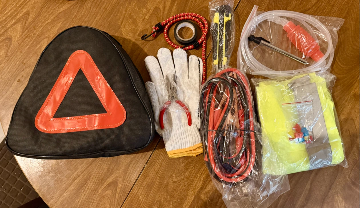 Emergency Car Roadside Safety Kit - photo 2