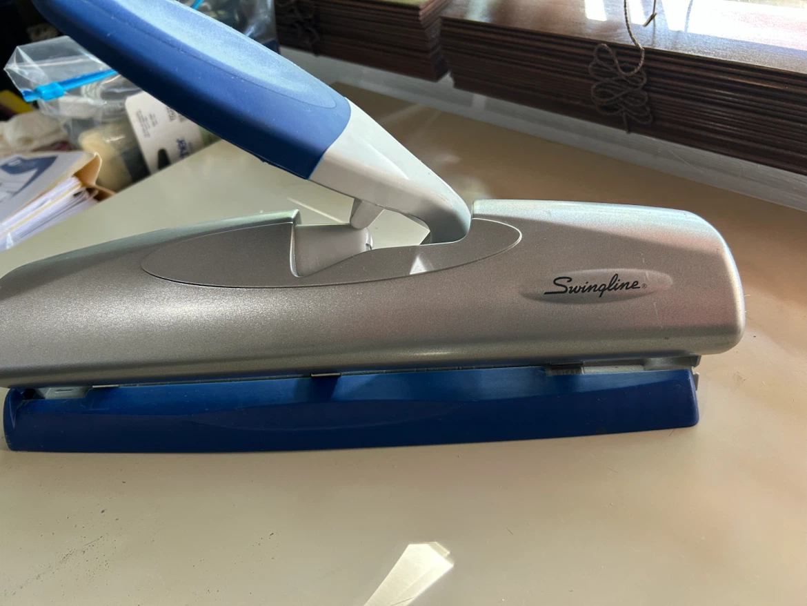 Swingline Heavy Duty Adjustable 3-Hole Punch - photo 2
