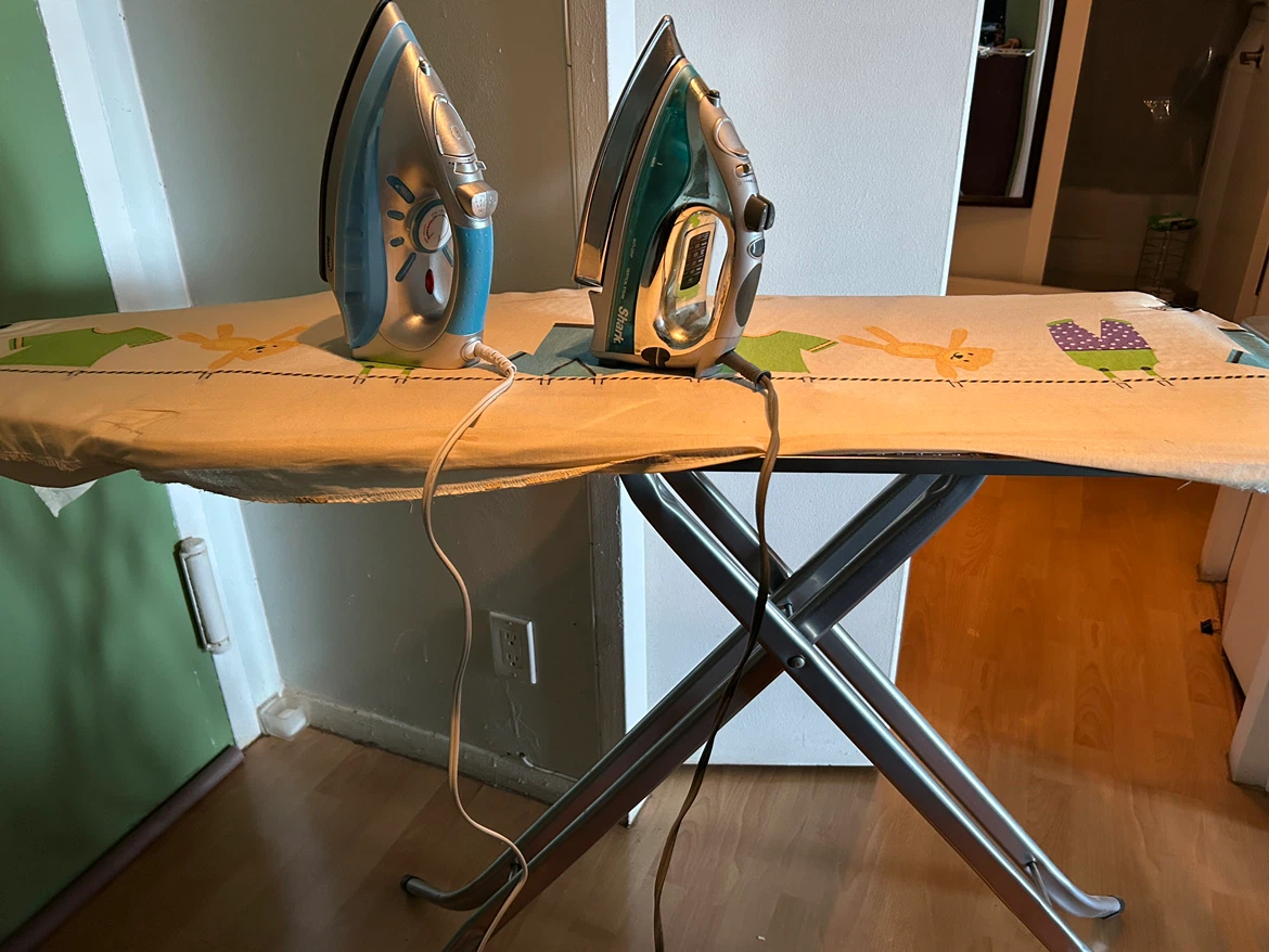 Two Clothing Irons: Brentwood and Shark - photo 2