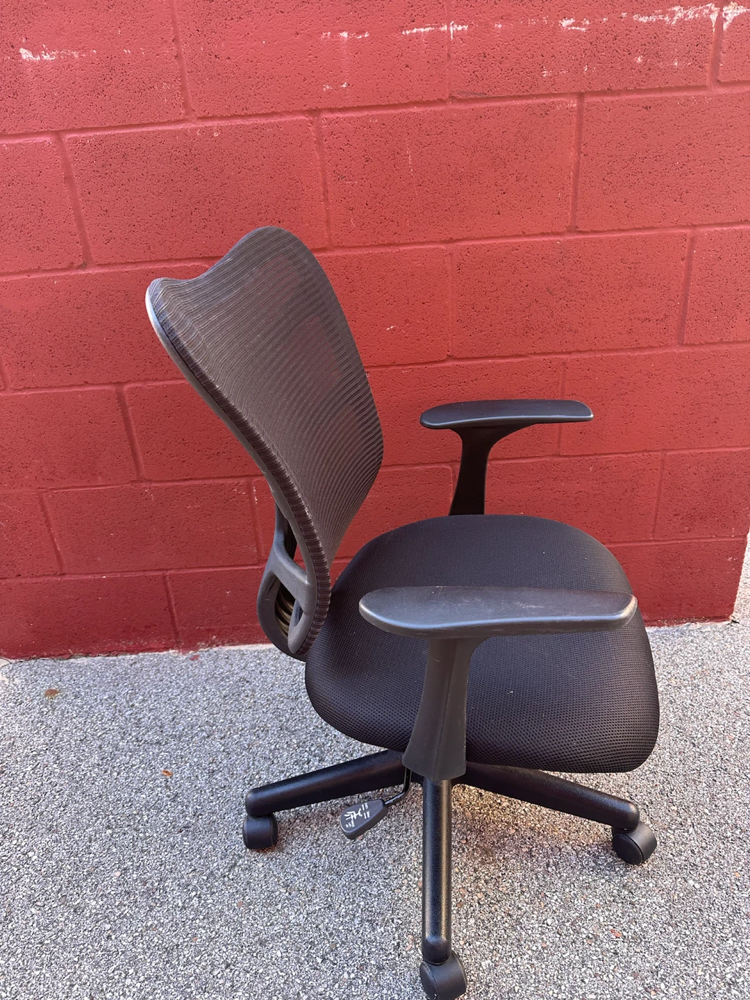 Black Mesh Ergonomic Office Chair - photo 2