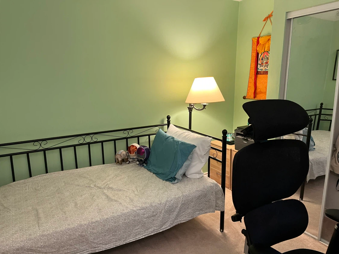Room for Rent in a 2-bed, 1-bath condo (Lougheed Town Centre) - photo 3