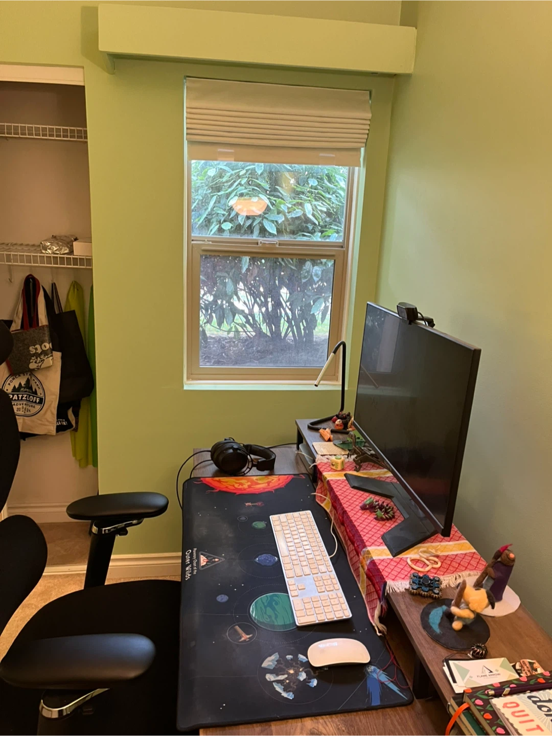 Room for Rent in a 2-bed, 1-bath condo (Lougheed Town Centre) - photo 4