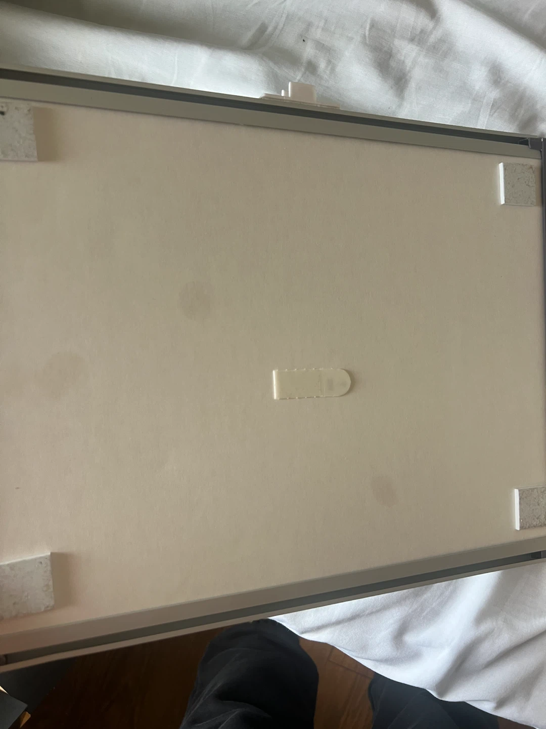 Whiteboard with two markers - photo 2