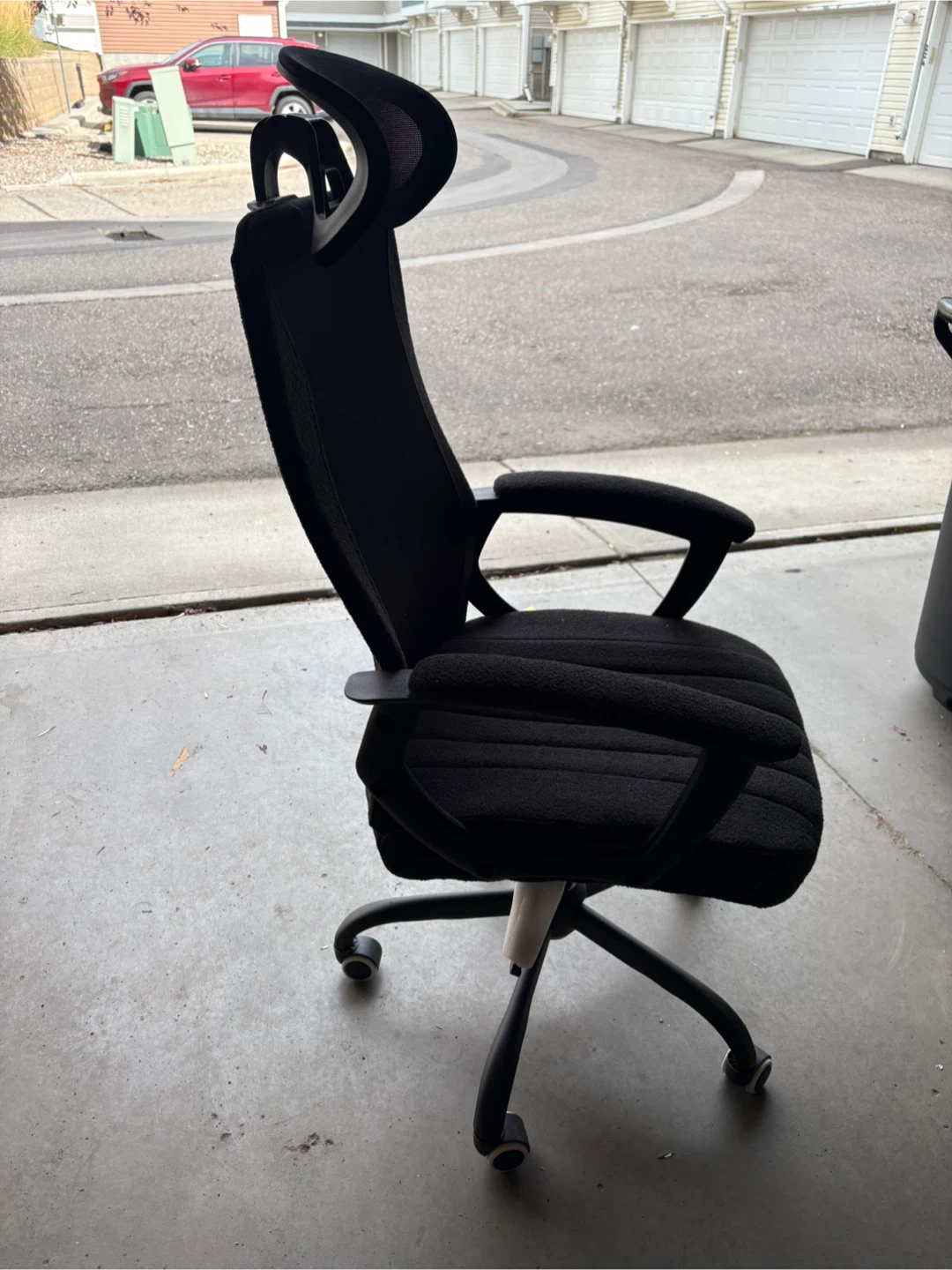 Brand new assembled office chair - photo 2