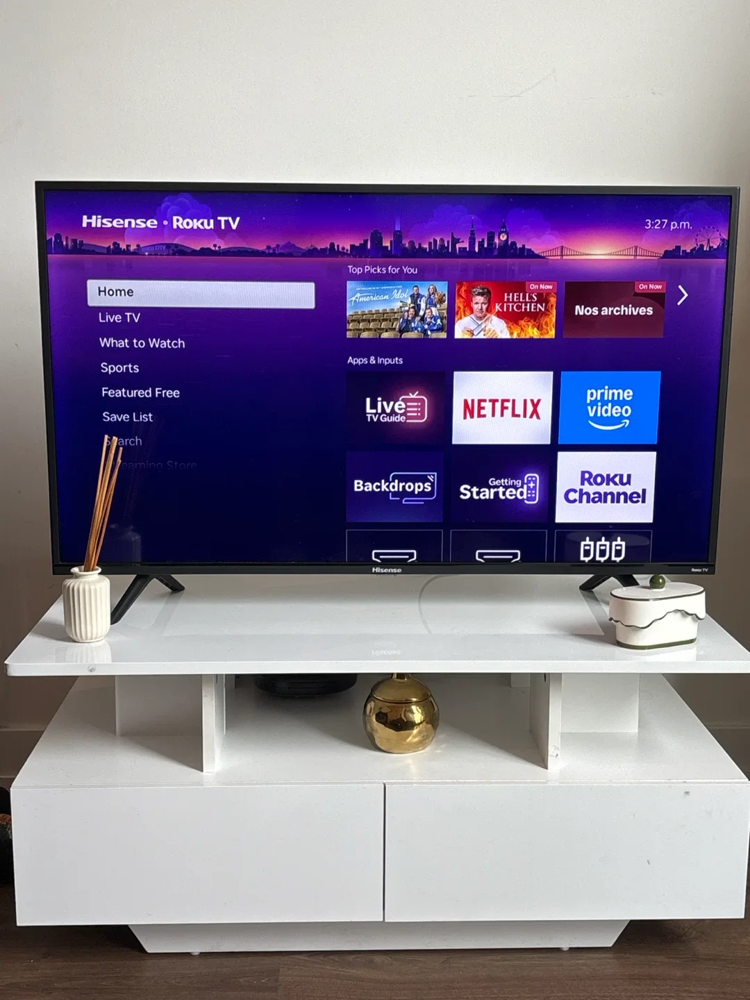 Hisense Roku TV & Coffee Table - photo 2
