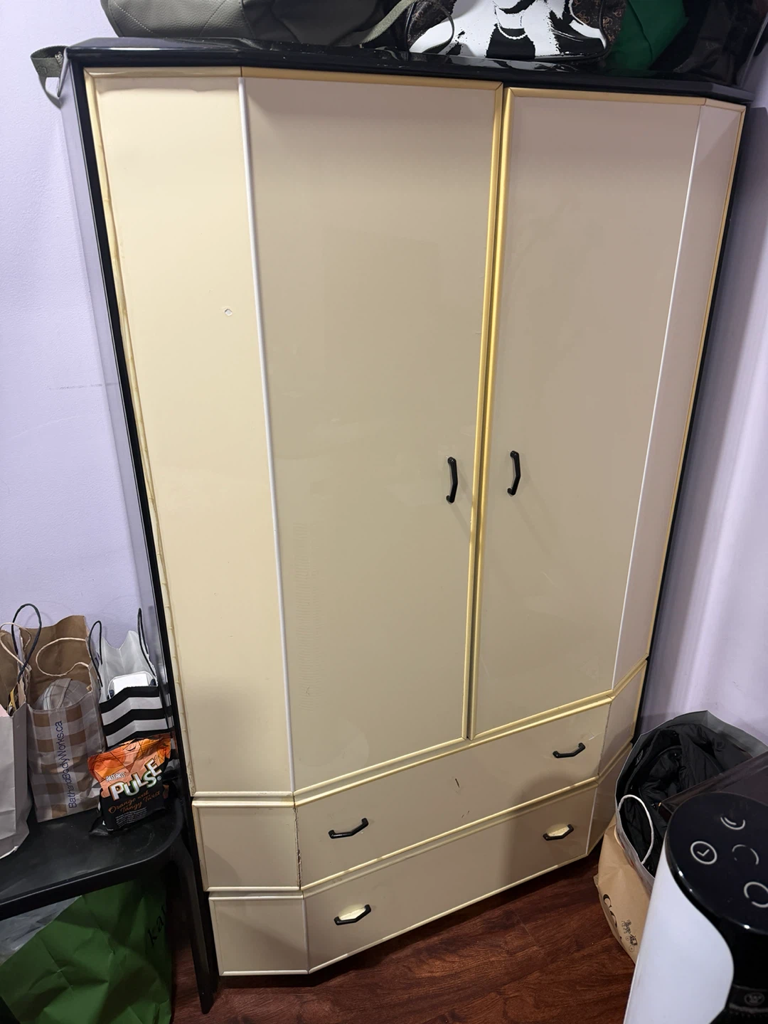 Cream-coloured corner wardrobe with drawers