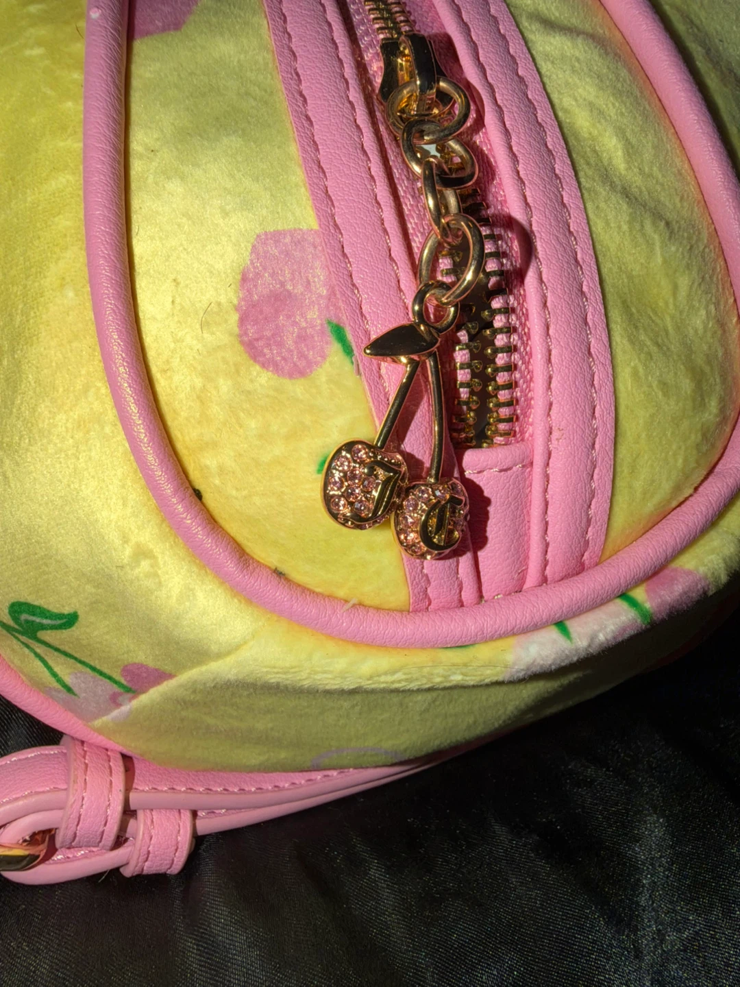 Juicy Couture Cherry Velour Handbag - photo 3
