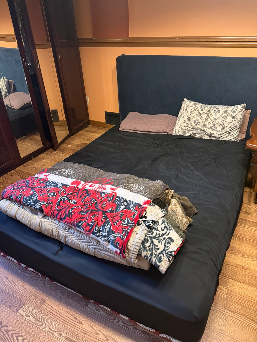 Queen mattress and frame - photo 3